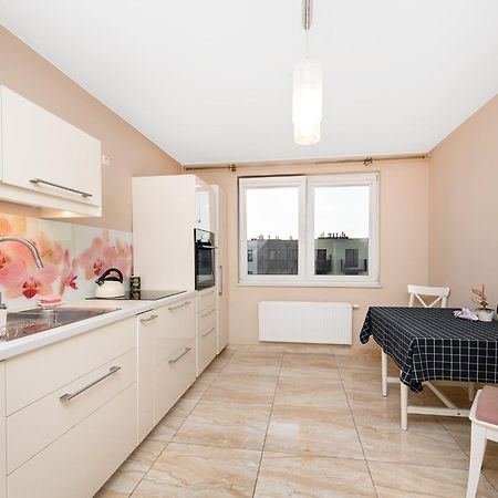 Cozy Corner: Apartment With Wifi And Private Balcony Вроцлав Екстериор снимка