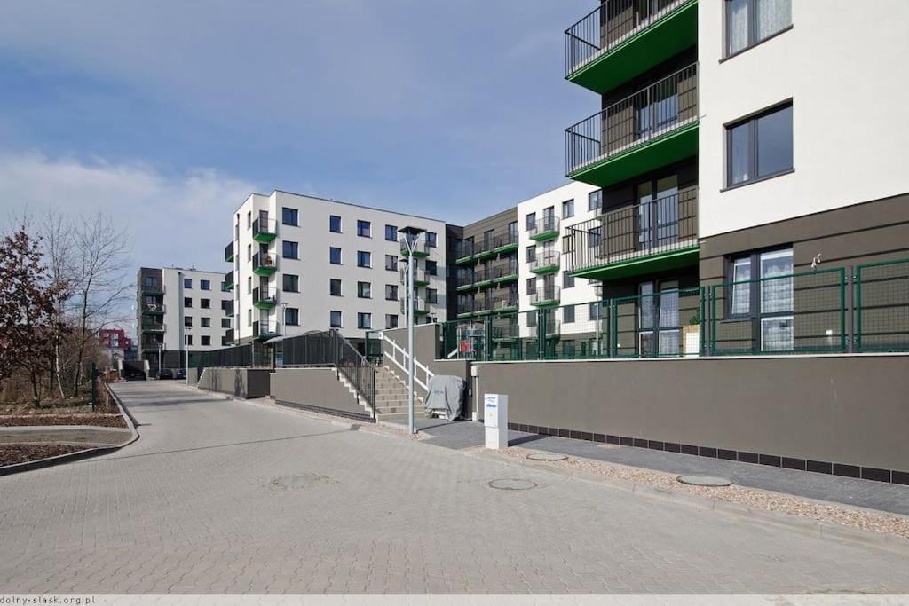 Cozy Corner: Apartment With Wifi And Private Balcony Вроцлав Екстериор снимка