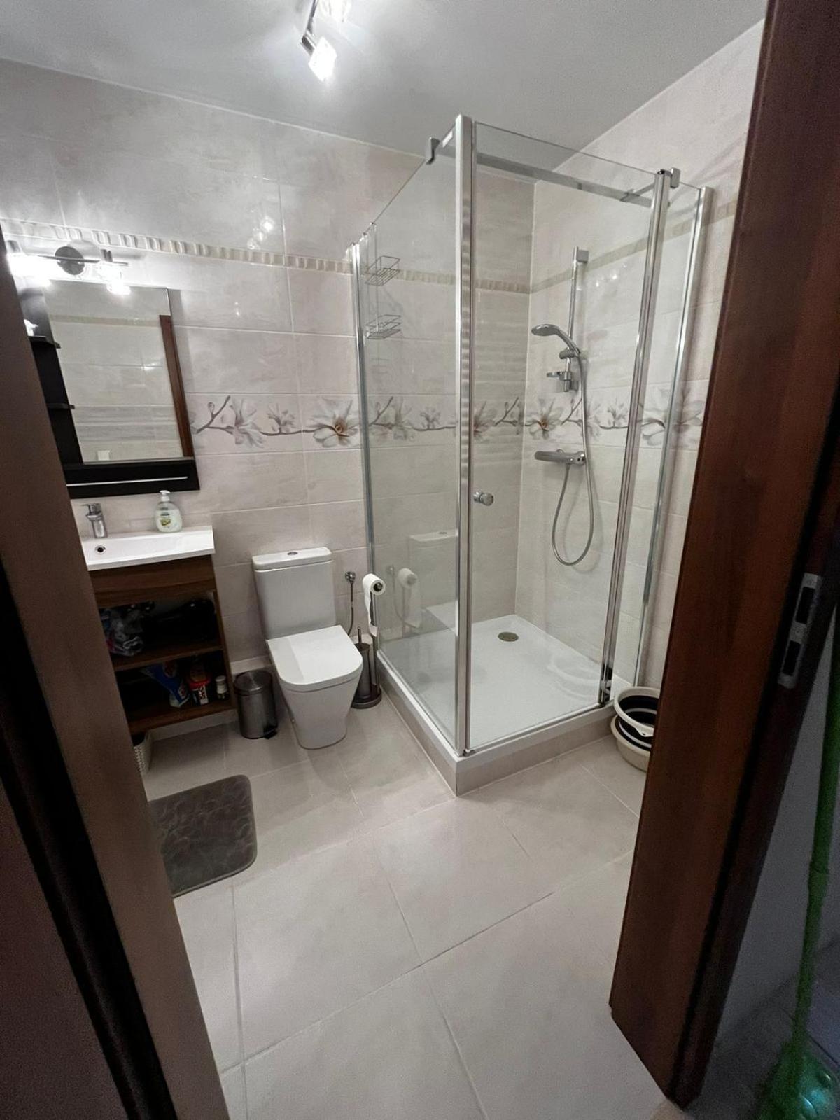 Cozy Corner: Apartment With Wifi And Private Balcony Вроцлав Екстериор снимка