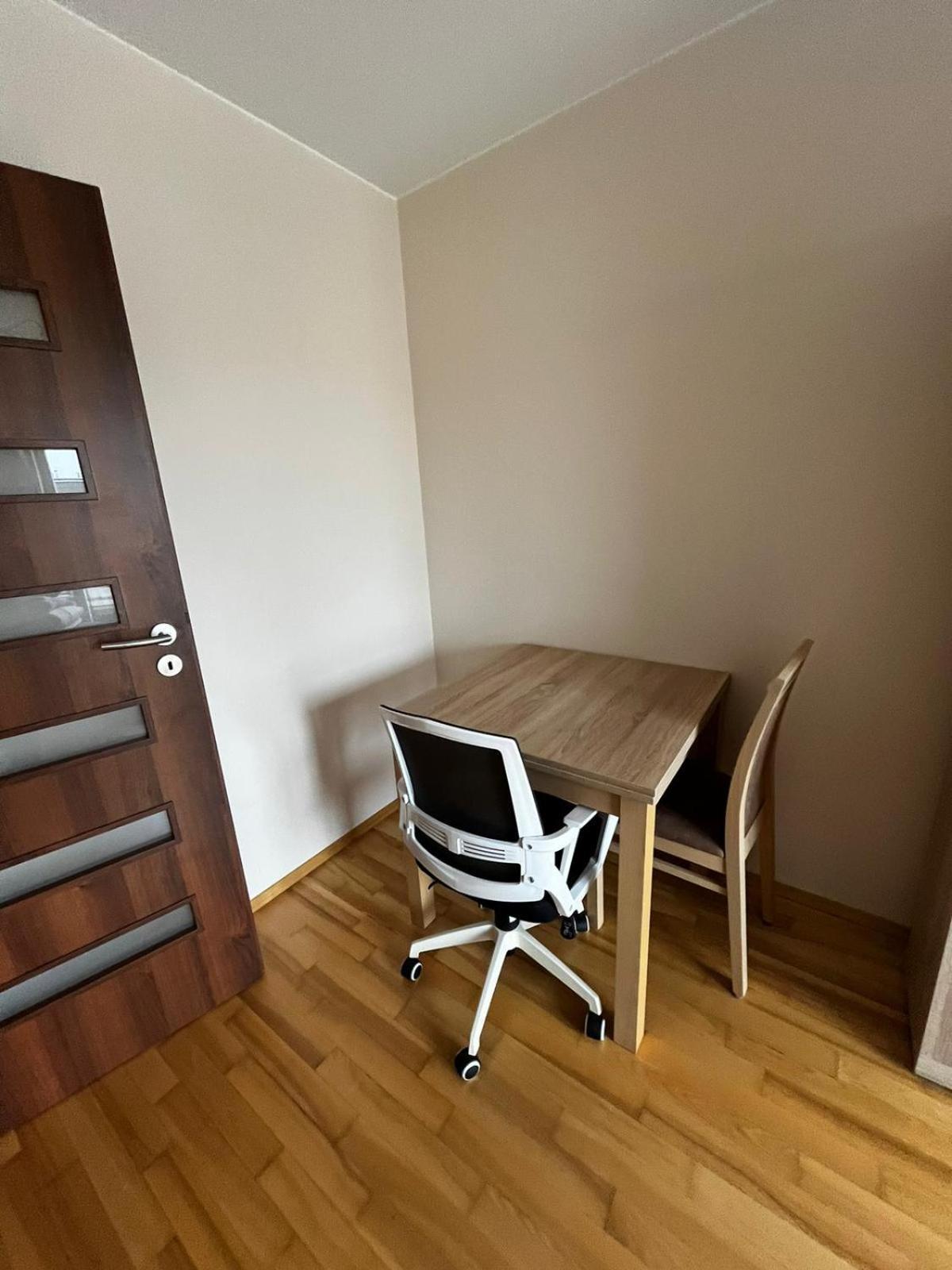 Cozy Corner: Apartment With Wifi And Private Balcony Вроцлав Екстериор снимка
