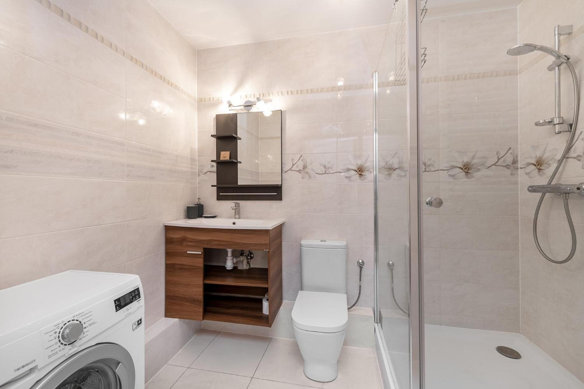 Cozy Corner: Apartment With Wifi And Private Balcony Вроцлав Екстериор снимка